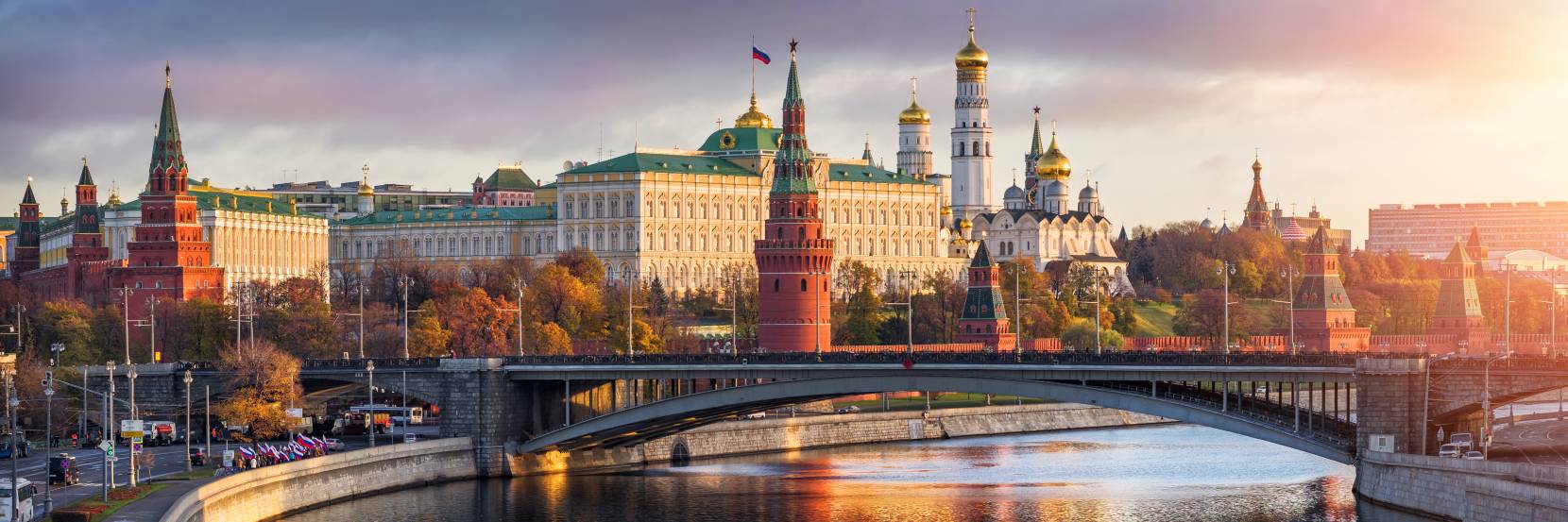 Moscow in the morning. Credit yulenochekk.