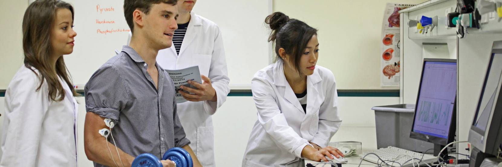 Biomedical Science students in the lab