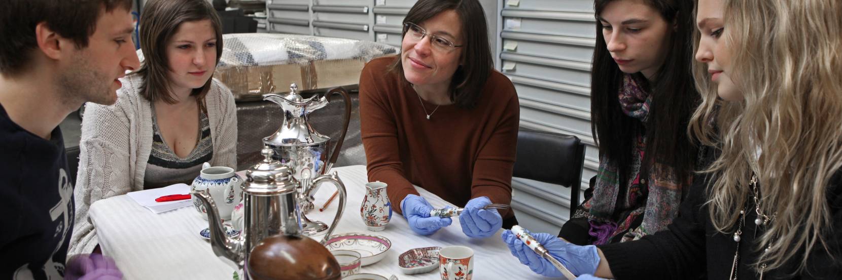 History students discussing different artefacts in a seminar.
