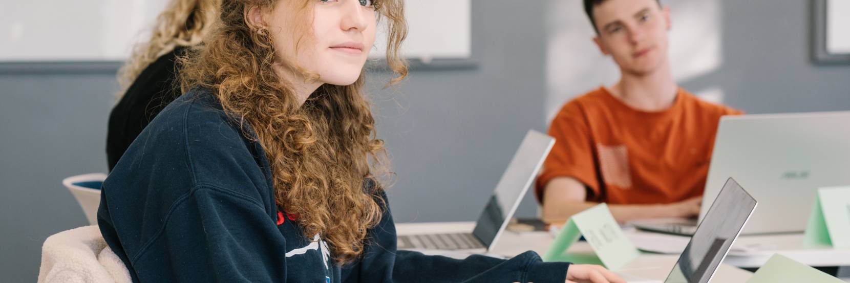 Students in seminar with laptops