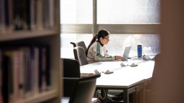 A PhD student working in the Health Sciences Library