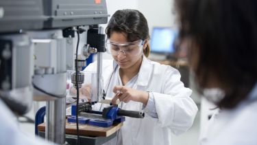 SEFY student working in lab, Diamond