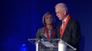Jeremy Grantham and wife Hannne in background. Image credit Filip Wolak