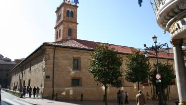 The outside of the Universidad de Oviedo