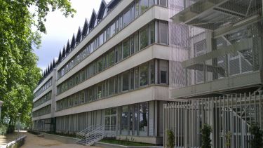 Tours university from the outside. 