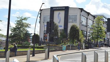 Showroom cinema