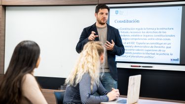 Law students in seminar 