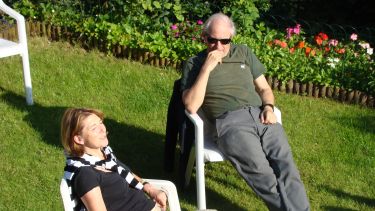 Harry Kroto and friend in the garden