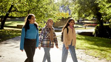 Students walking in Endcliffe park