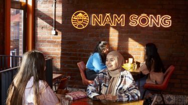 Sheffield students sitting and talking in Nam Song