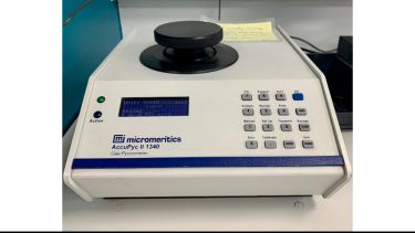 Photo of MICROMERITICS ACCUPYC II 1340 in the Basic Characterisation lab