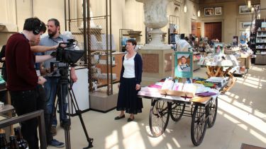 Susan discussing the issue of ‘politeness’ at Chatsworth House.