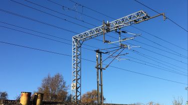 Overhead line masts and wires
