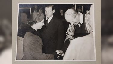 Her Majesty the Queen welcomed by the University's past Chancellor.