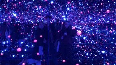 Image of Politics students in Kusama's Infinity room, Denmark