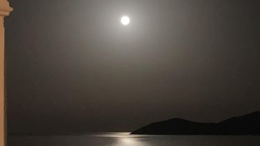 Luna - Sarah Hodson