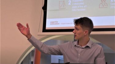 Photograph of alumni Thomas Searle presenting at an employability session for students in the department
