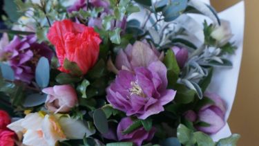 build a bouquet