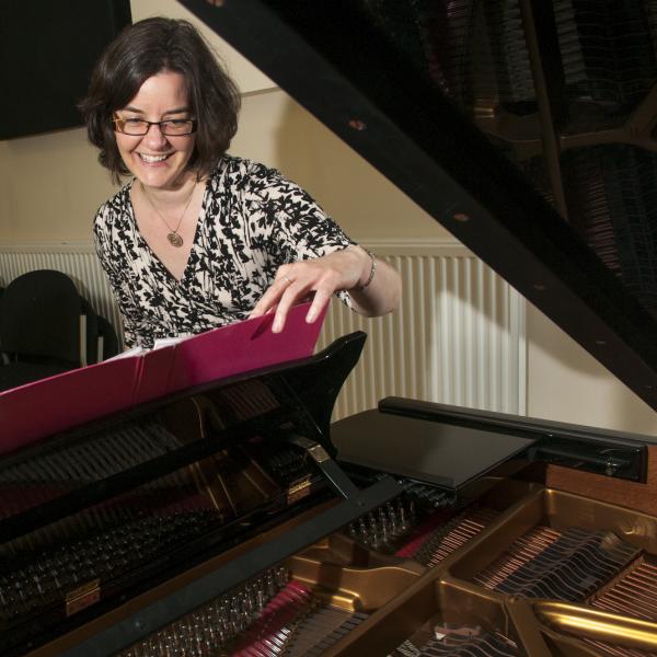 Profile picture of TUTOR BY PIANO