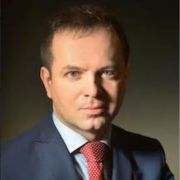 Piotr Mikuli Headshot