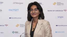 Fiza Aleem with her award